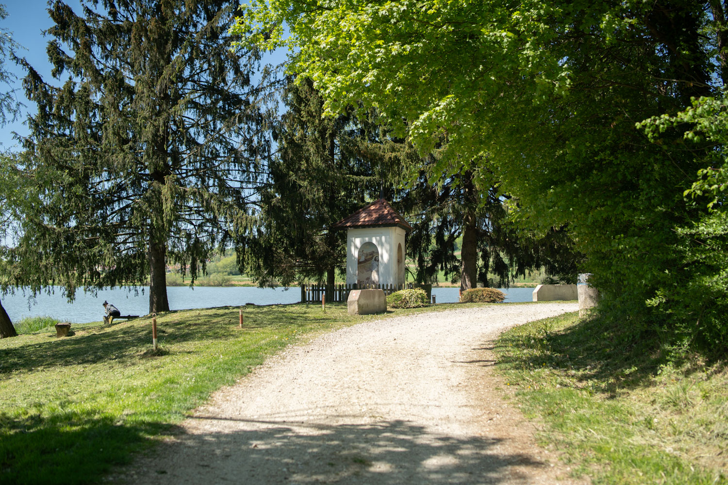 Samostan in cerkev Sv. Trojice – Visit Gorice - Lenart, Trojiško jezero